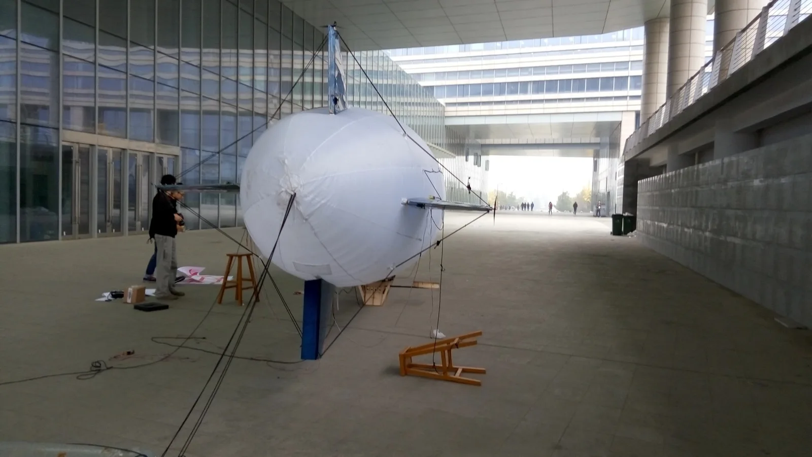 Student team assembling the tilting-propulsion airship