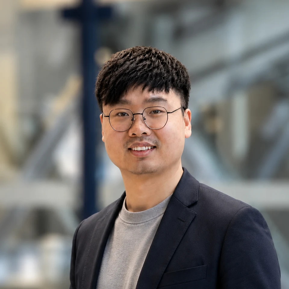 Liming Zheng in the aerial robotics laboratory at TU Delft